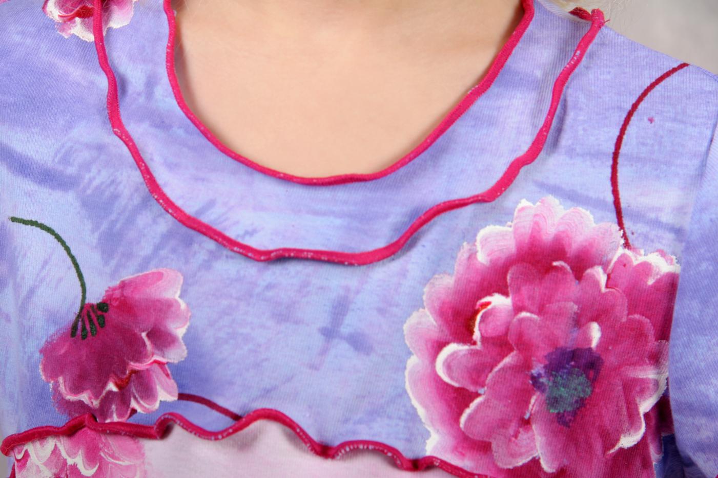 PinkPurpleNecklineDetail.JPG PinkPurpleNecklineDetail.JPG